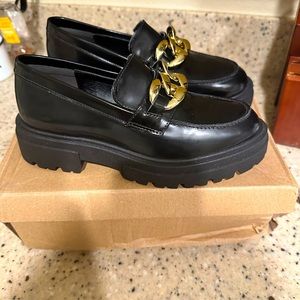 Brand new never Steve Madden Loafers